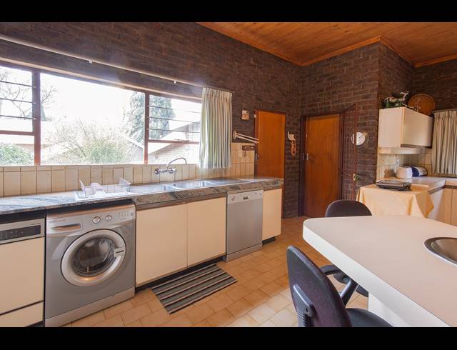 4 BEDROOM HOUSE FOR SALE IN OVERKRUIN